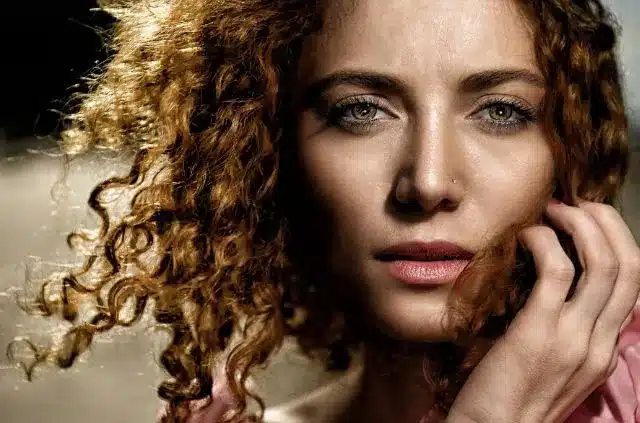 hairstyles for dry frizzy hair